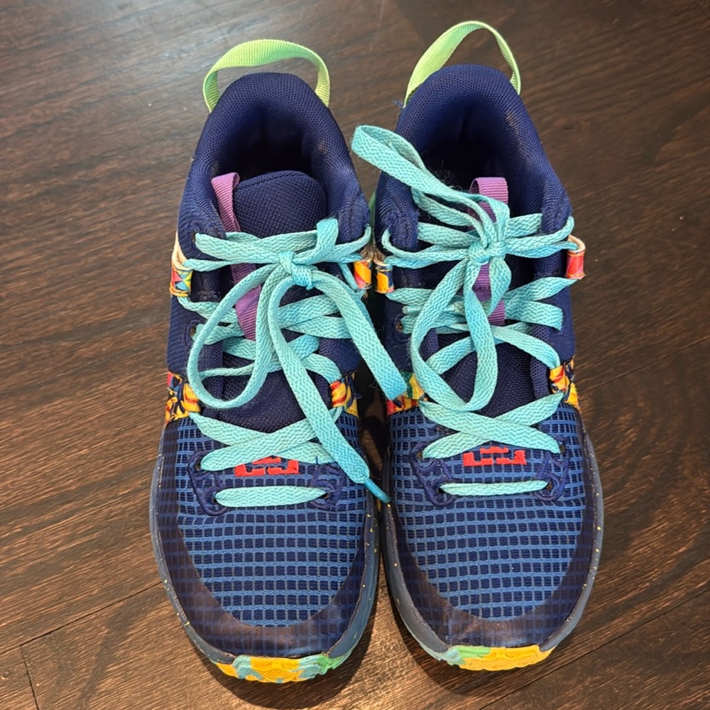 Nike LeBron Witness 7 basketball shoes